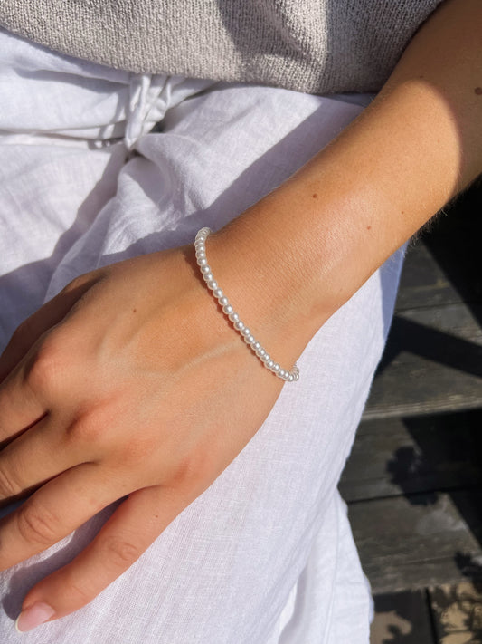 Simple Pearl Bracelet